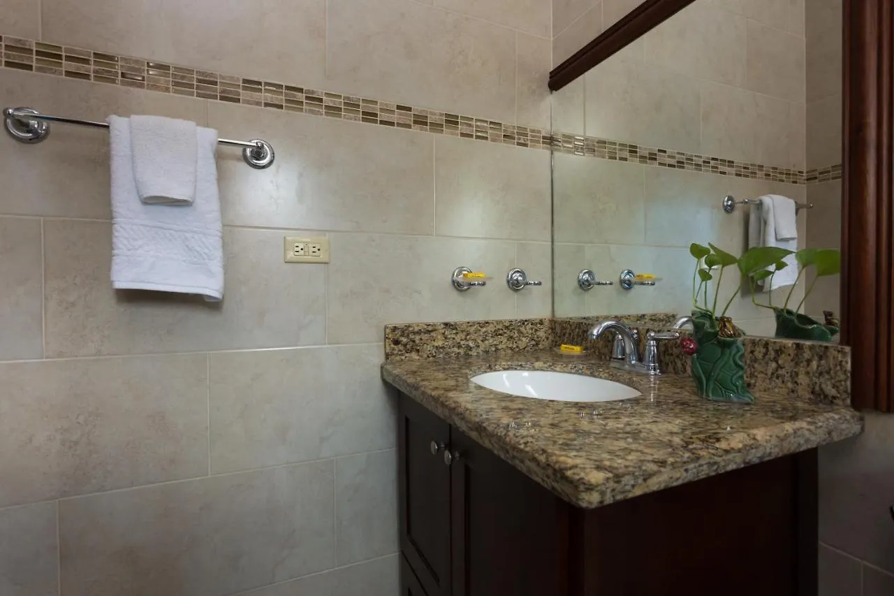 New Kingston Guest Apartment At Inglaterra III 0*,  牙买加